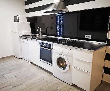 Conil Red-Black Apartment โกนิล เด ลาฟรอนเตรา ภายนอก รูปภาพ